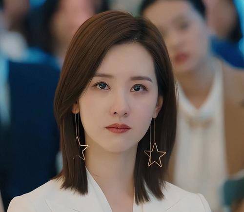 胬肉全文免费阅读干女明星，从粉丝到偶像的蜕变-第2张图片
