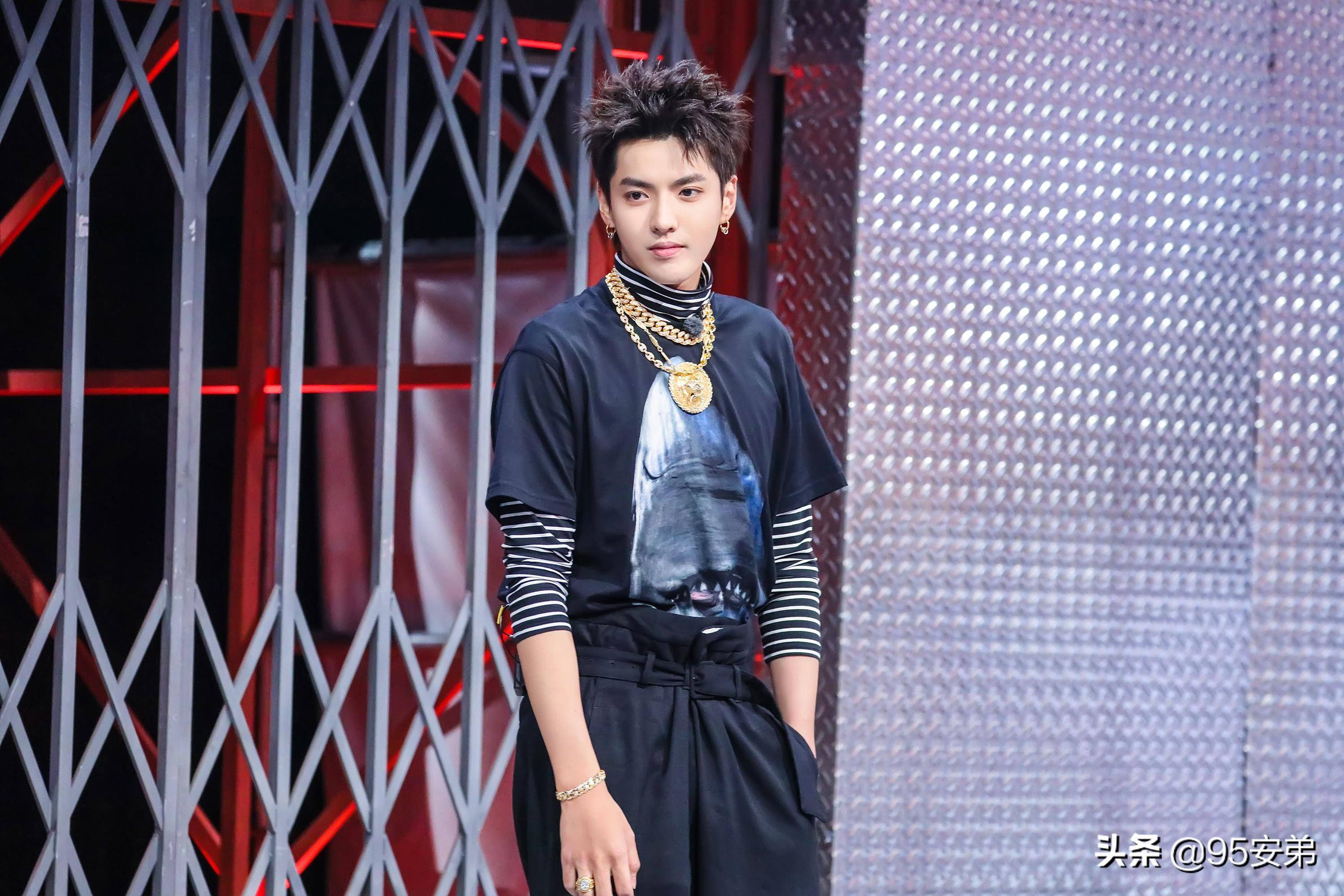 吴亦凡问小G娜的不疼吴亦凡与小G娜的对话，关于不疼的探讨-第1张图片