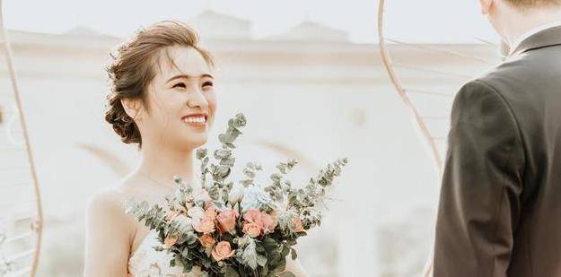 两个好媳妇中文翻译两个好媳妇的智慧与美德-第2张图片