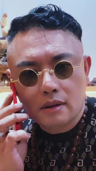斗鱼七哥感冒躺床上斗鱼七哥，网络世界的璀璨明星-第1张图片