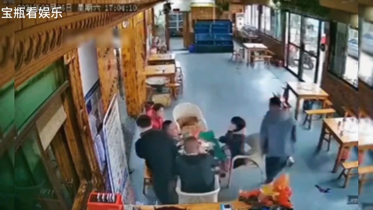 监控下的尴尬瞬间，男子为何脱下裤子？-第3张图片