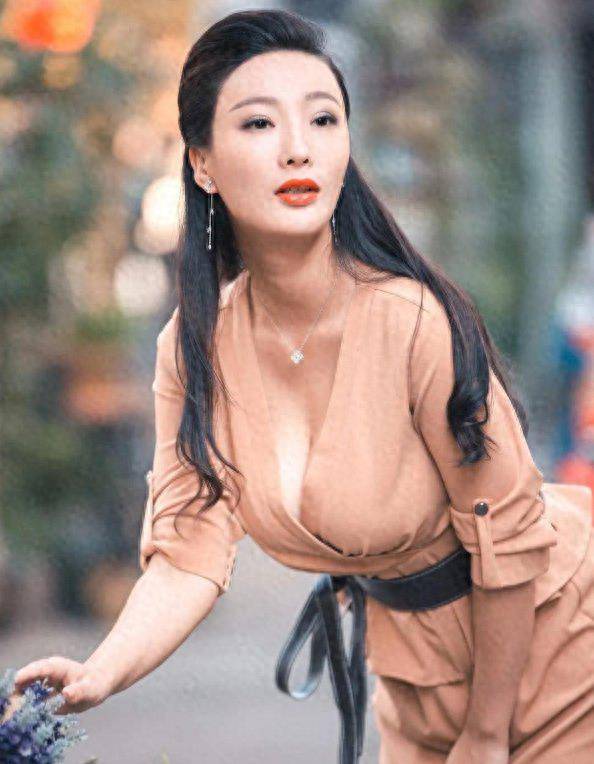 色就色 综合偷拍区欧美探索色就色综合偷拍区，欧美视角下的影像世界-第3张图片