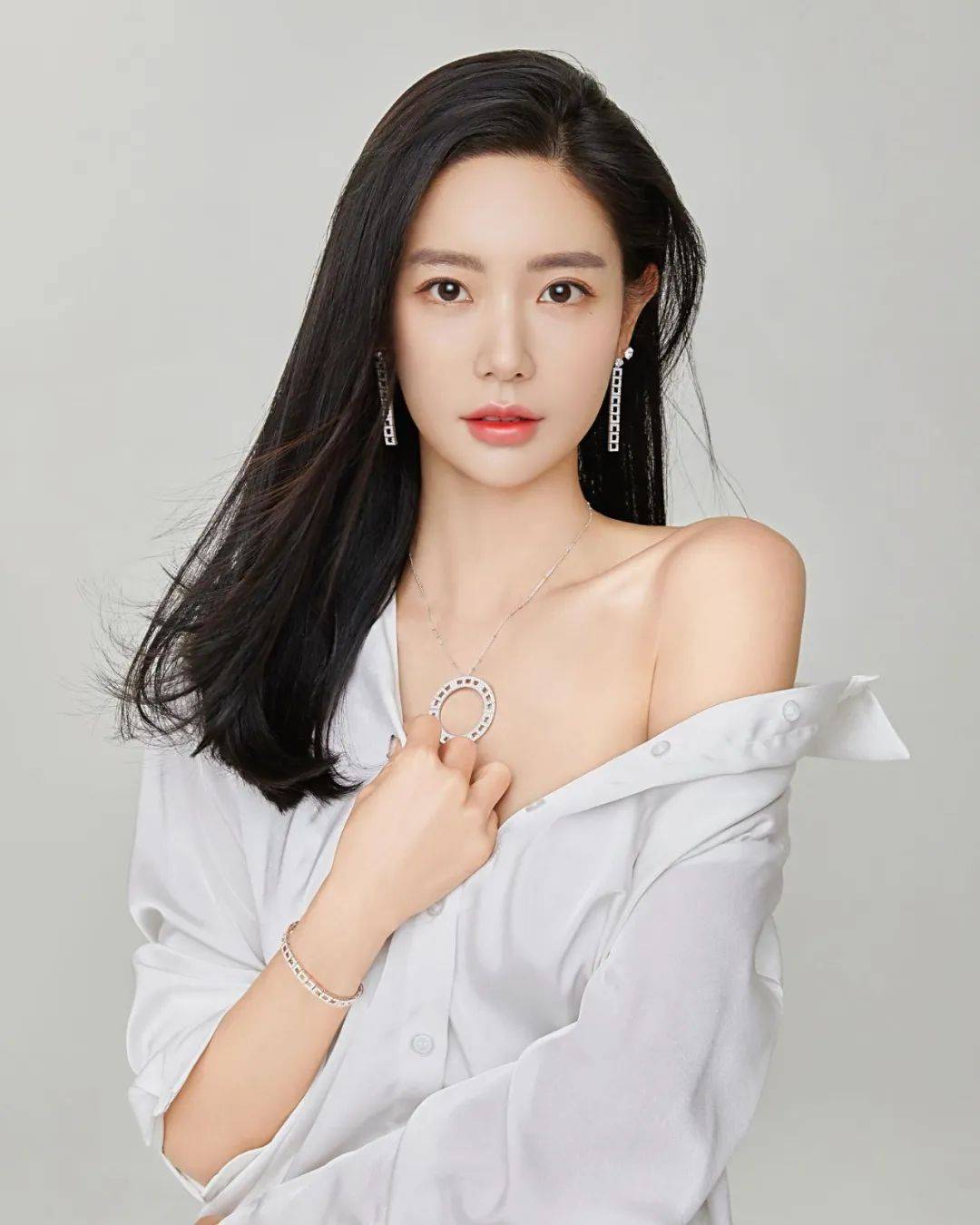 尻逼美女尻逼美女——一种文化现象的探讨-第2张图片