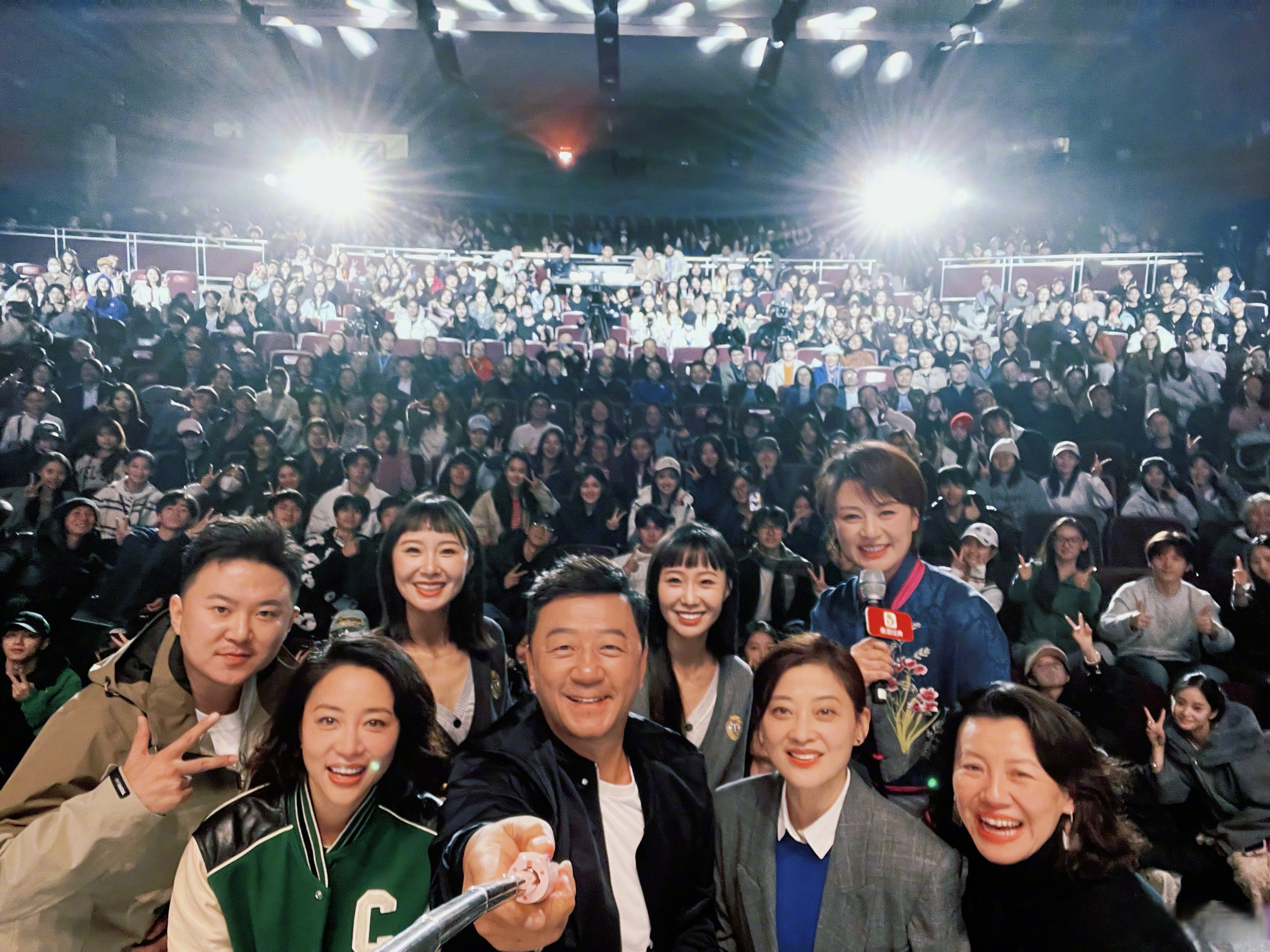 我们的爱情有点疯狂我们的爱情，一场疯狂的旅程-第1张图片