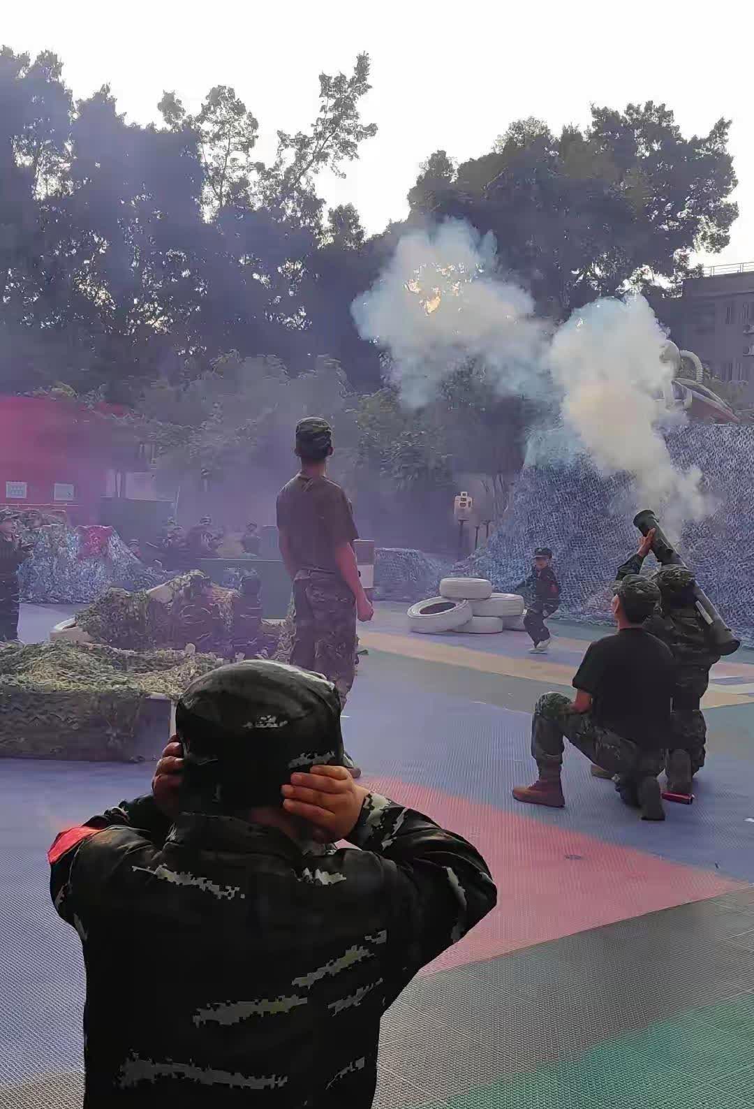 去部队探亲一晚上几次探亲之旅，一次难忘的军营体验-第1张图片