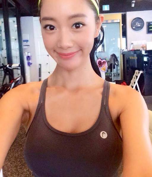 自拍偷怕自拍与偷拍的微妙世界-第2张图片