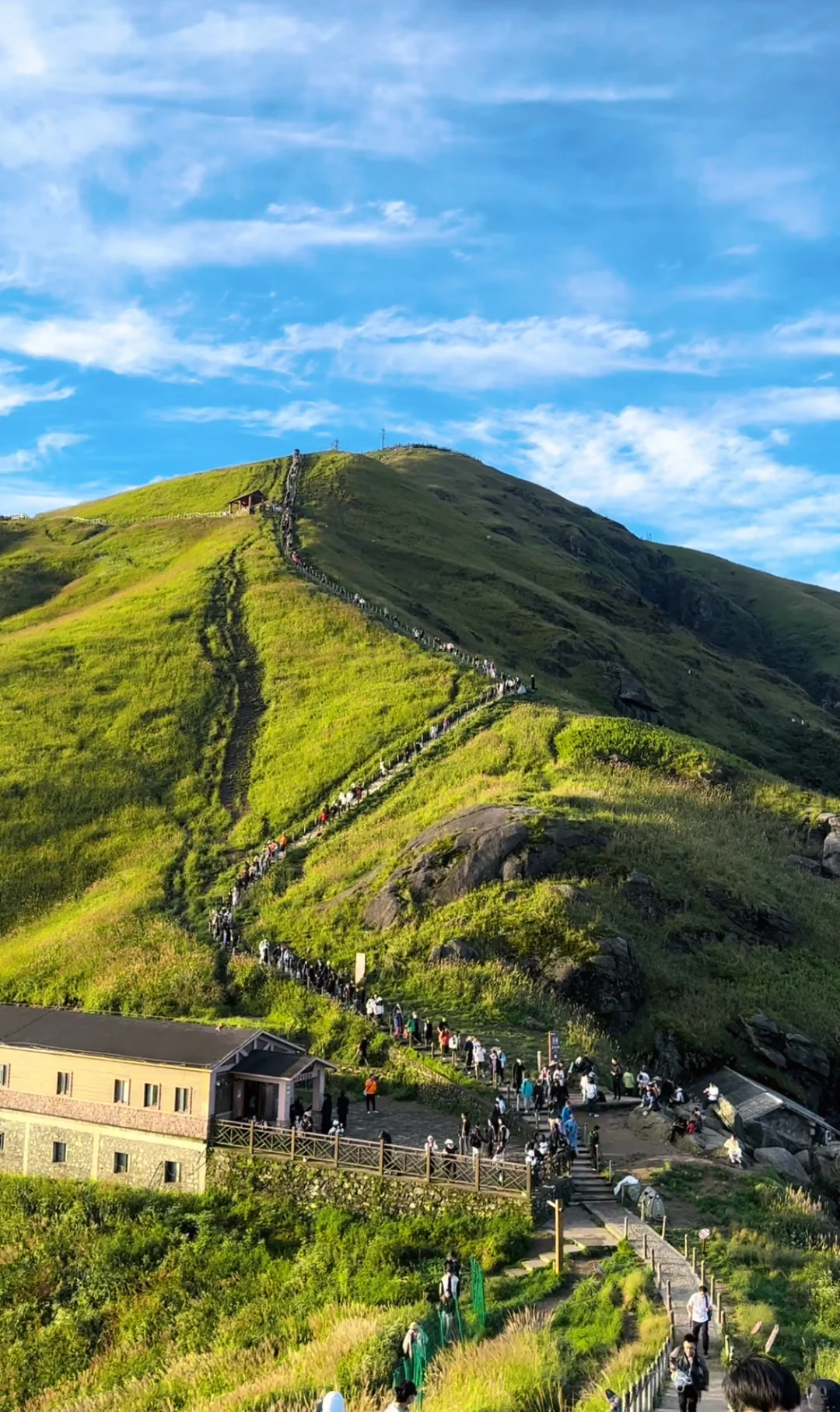 探索与触摸的奇妙之旅——抓着她的两座山峰-第2张图片