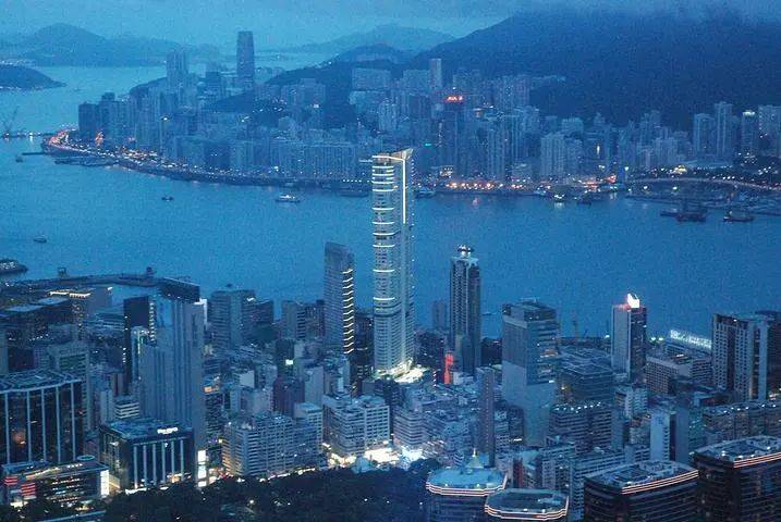 日本与香港的成人内容，文化差异与市场探讨-第3张图片