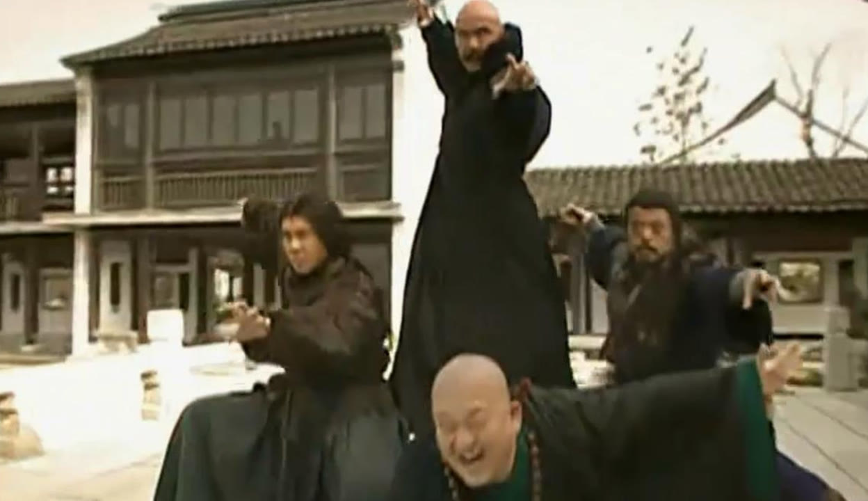 四个人弄我一个要坏掉的东西四人围攻，我独自面对危机