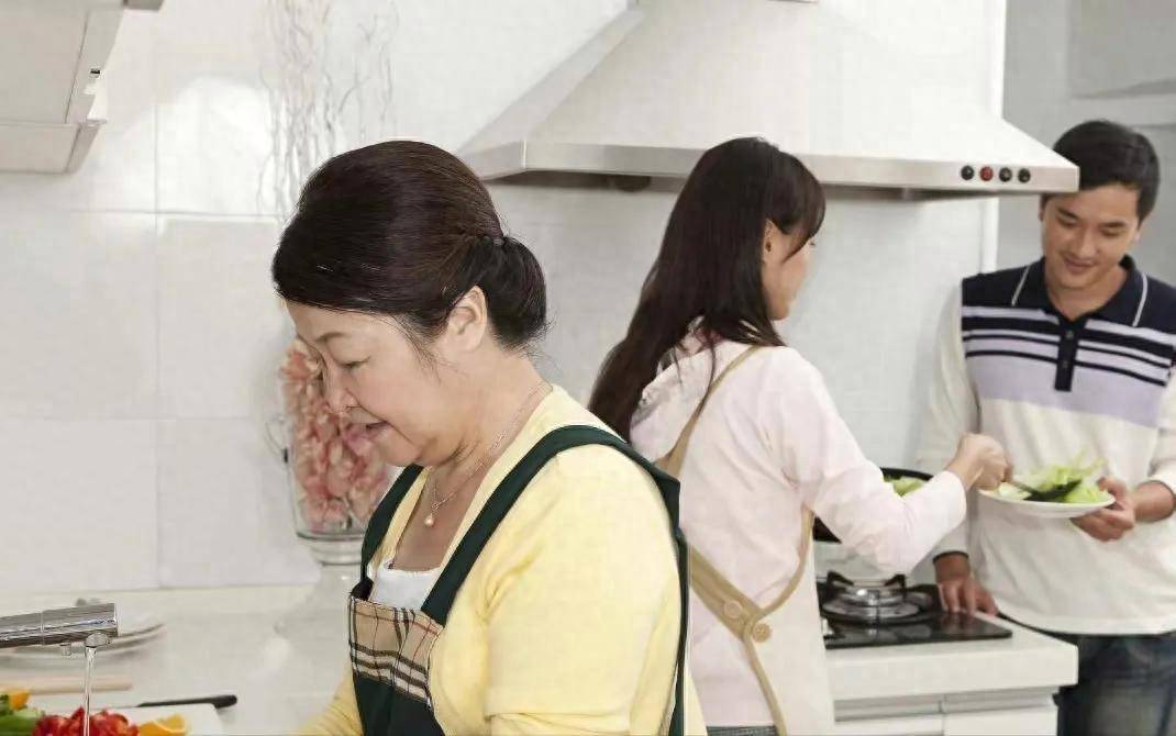 中国老妇的智慧与坚韧-第2张图片