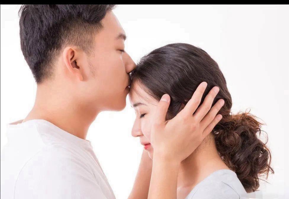 男人吃女人胸探讨男性与女性身体接触的界限——以男人吃女人胸为视角-第2张图片