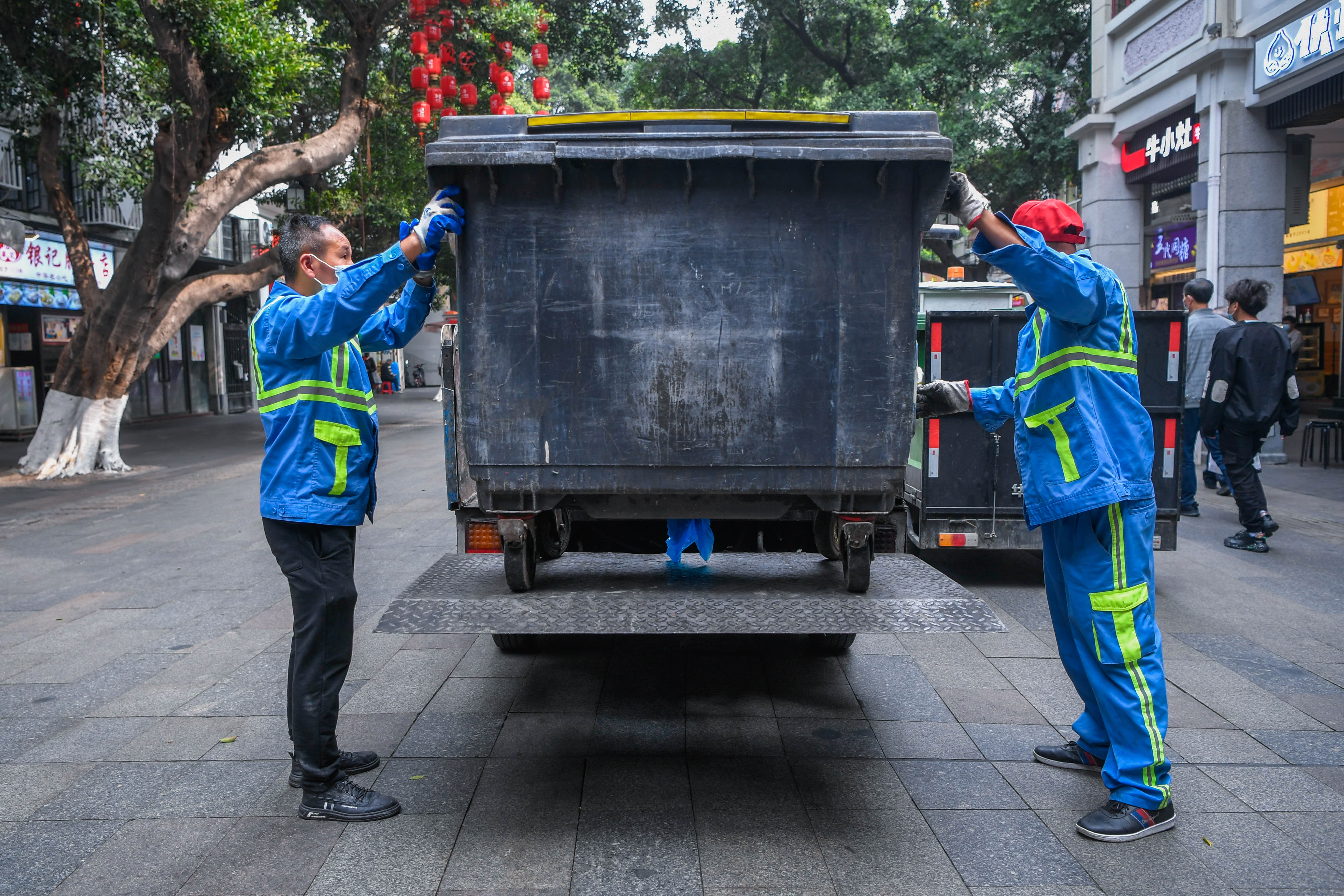 公交车上遭遇意外流水，如何应对与处理
