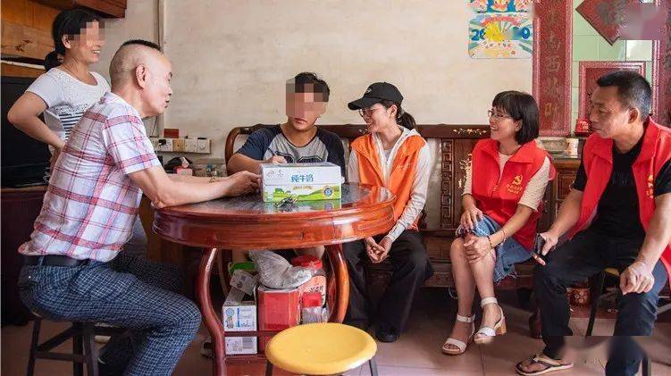 英语课代表的助学之旅，教室里的温暖互助-第1张图片