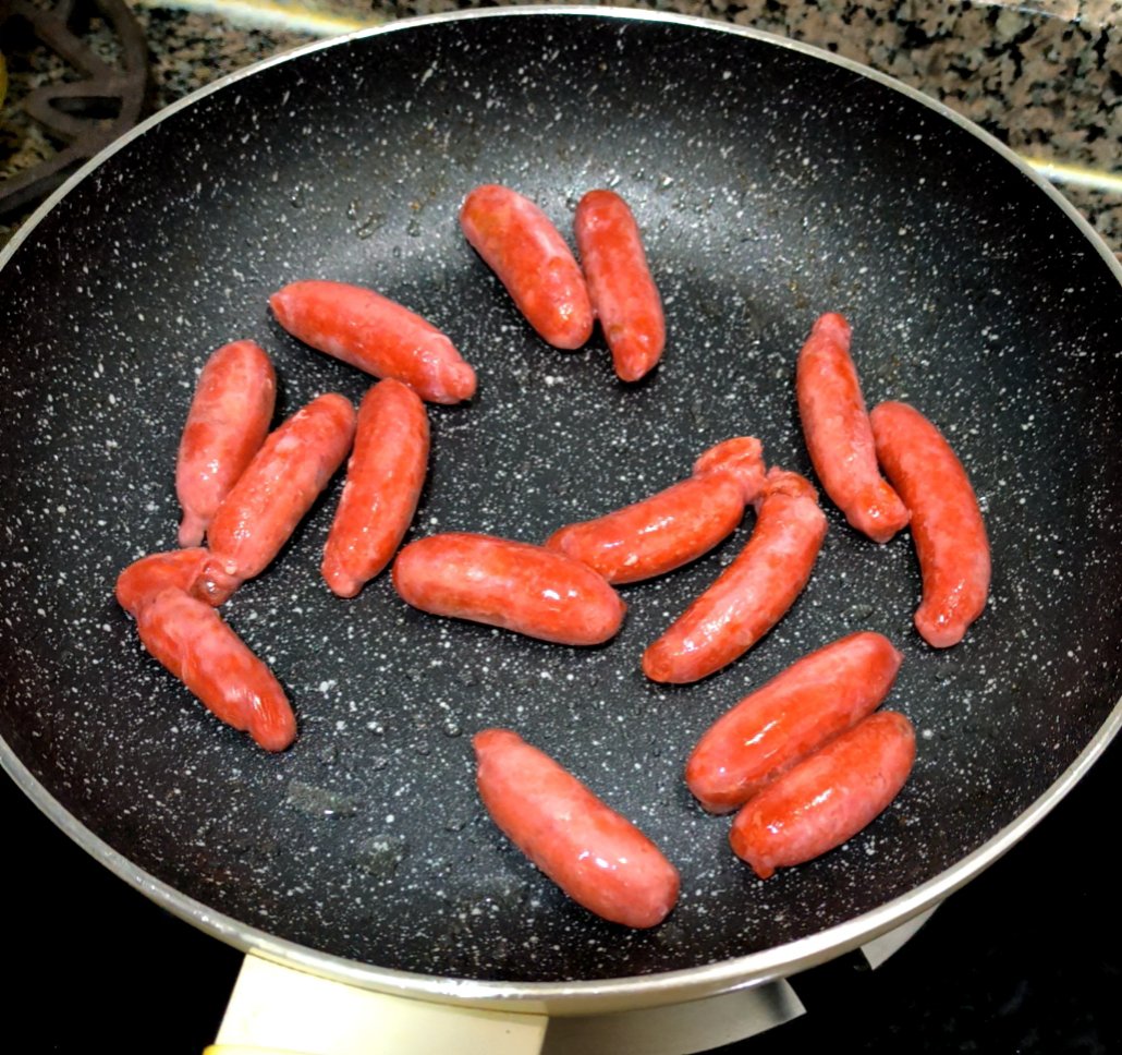 小洞饿了想吃大香肠什么意思小洞饿了，想吃大香肠的含义与背后故事
