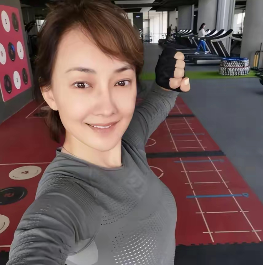 丰满熟妇的魅力，激战中的身姿与大屁股的独特风情-第3张图片