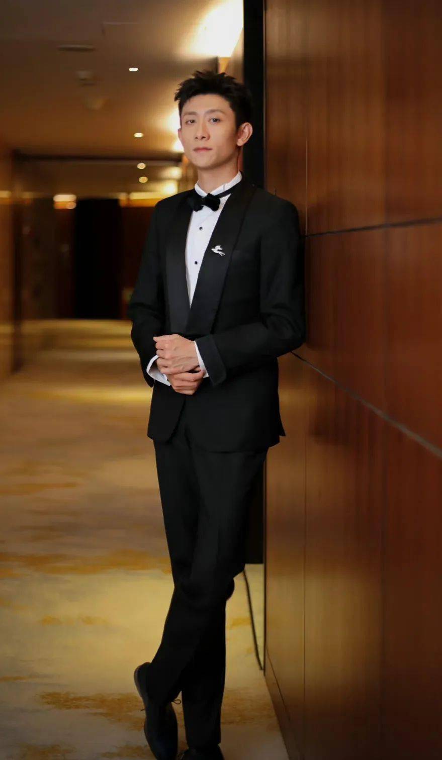 张一山抢救6天哭张一山抢救六日终告不治，悲痛告别演艺生涯