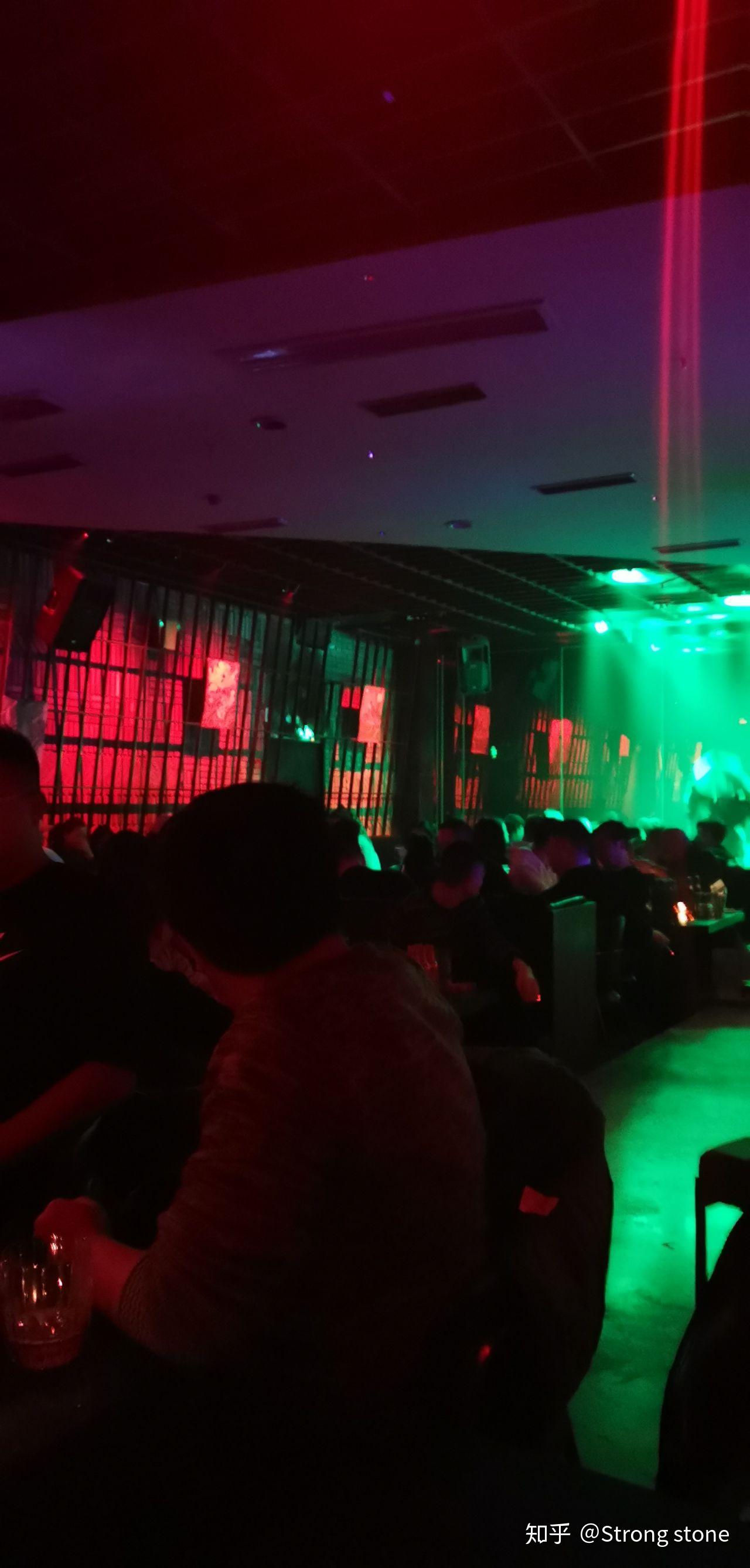 晚上坐大巴车和陌生人坐一块可以吗夜行大巴车上的邂逅