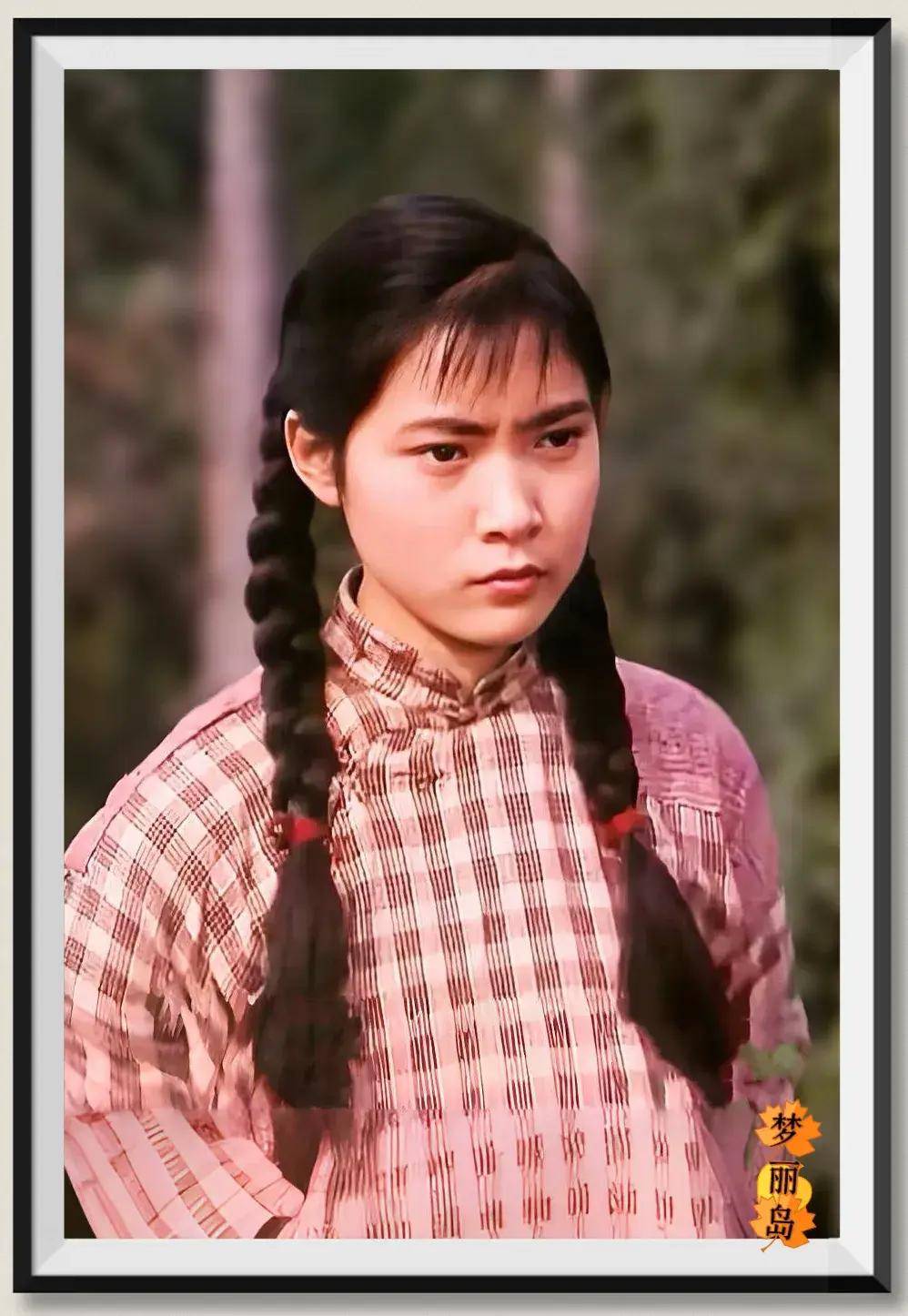 邻家女孩女主角伊莉莎库斯伯特电影邻家女孩女主角，一段纯真与成长的青春故事