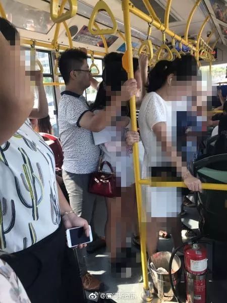 公交车后车座疯狂的做的细节小说公交车后车座疯狂的瞬间-第1张图片