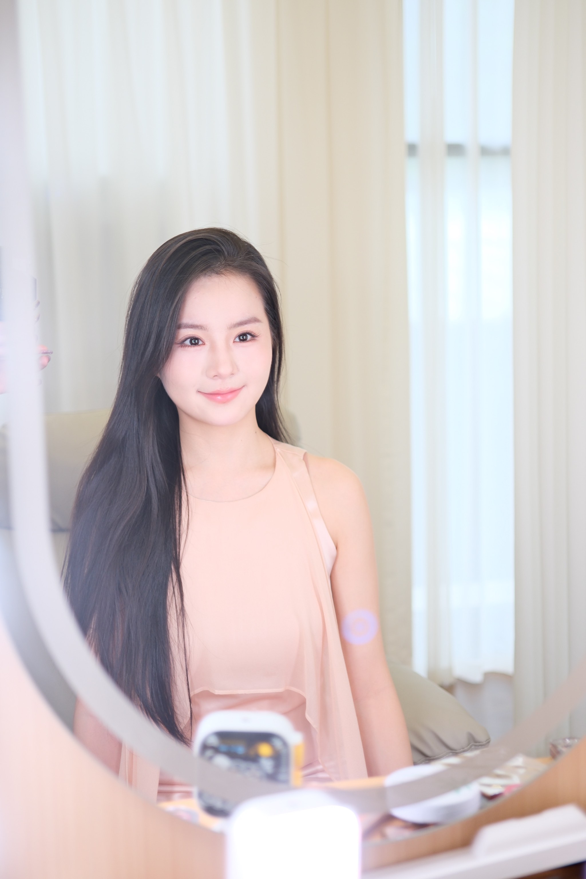 美女胸罩下的秘密——探索女性魅力之美的瞬间-第2张图片