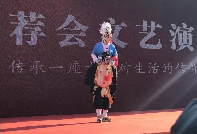 色翁荡媳又大又粗又硬色翁与荡媳的复杂关系，探索家庭伦理的边界-第2张图片